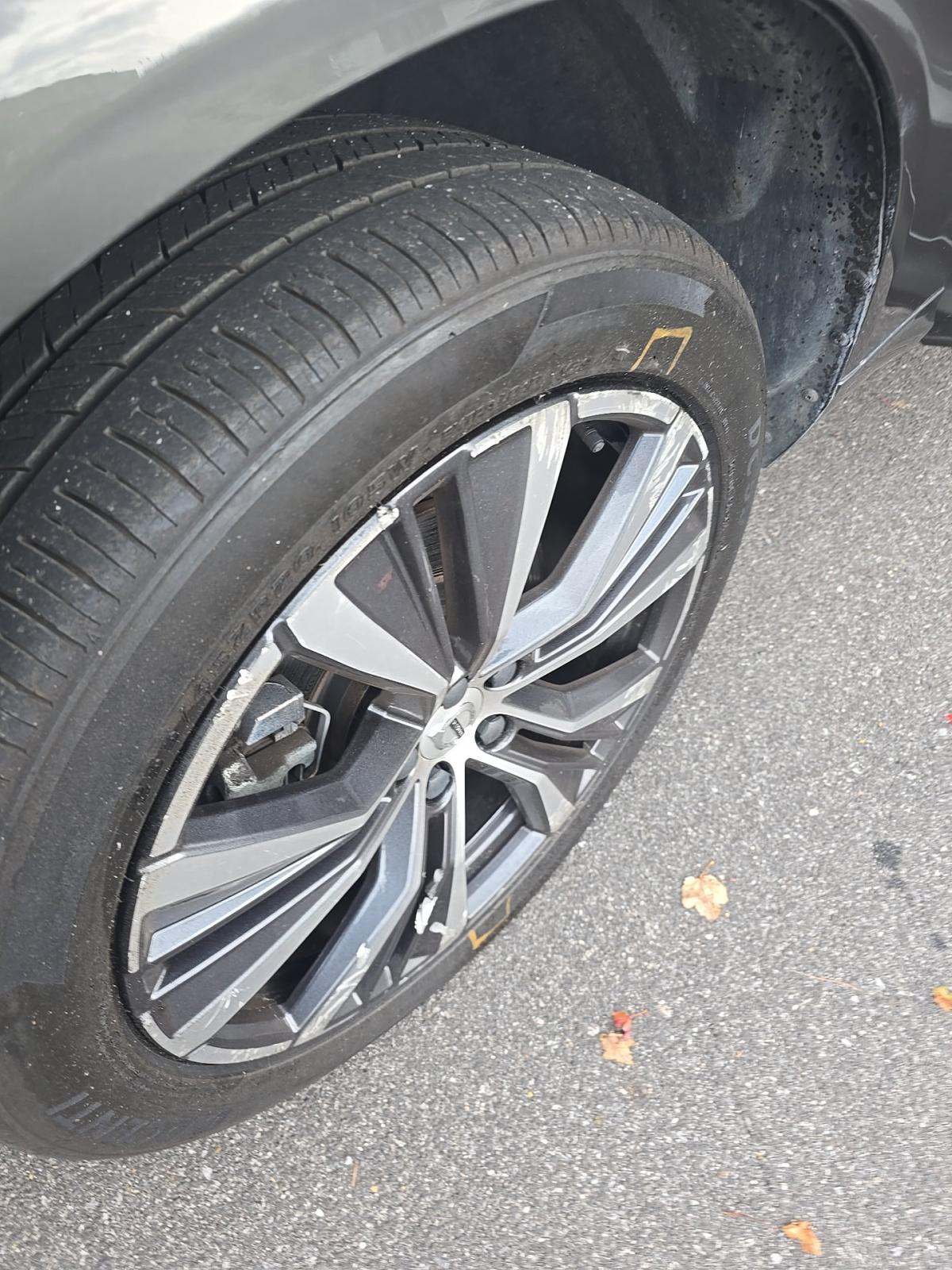 2022 Volvo XC60 B5 Momentum AWD