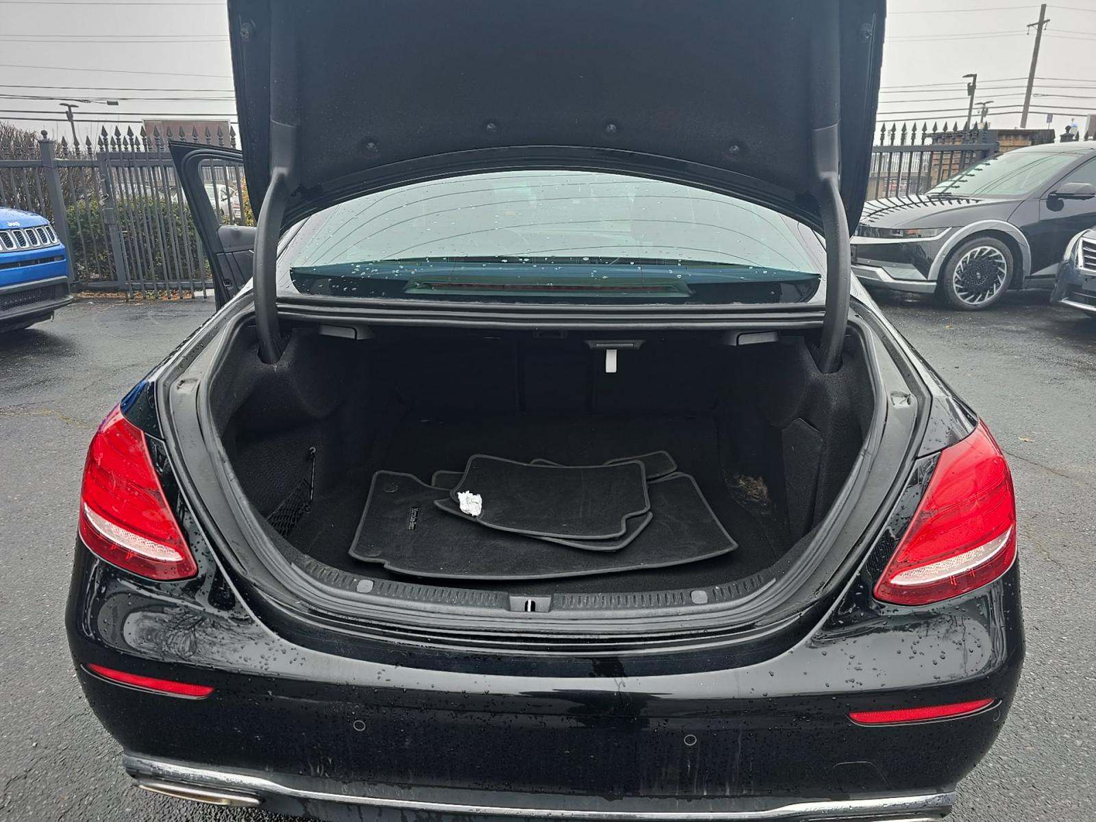 MERCEDES-BENZ E-CLASS - 10