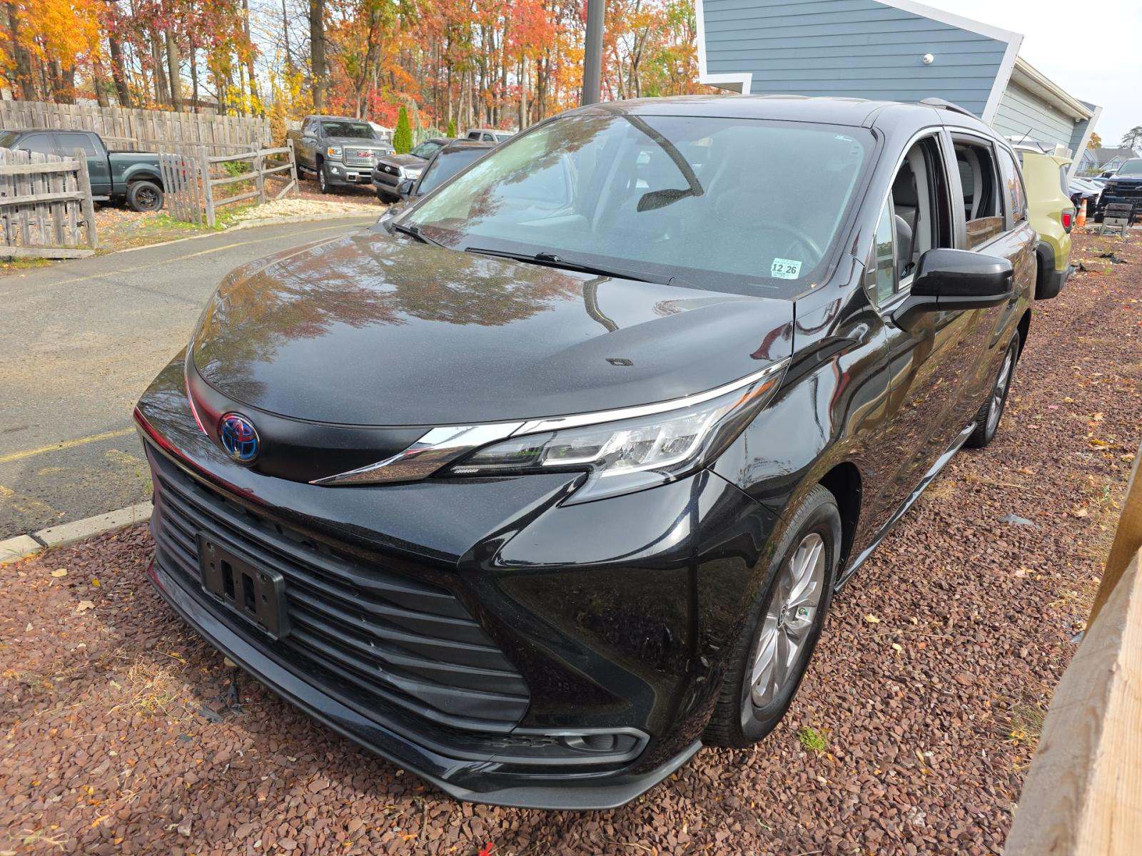 2022 Toyota Sienna LE FWD