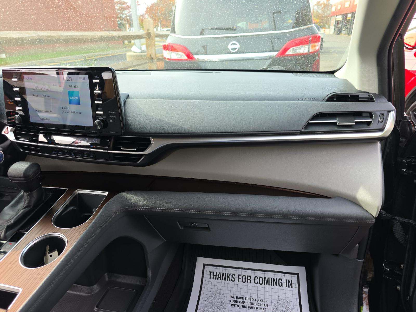 2022 Toyota Sienna LE FWD