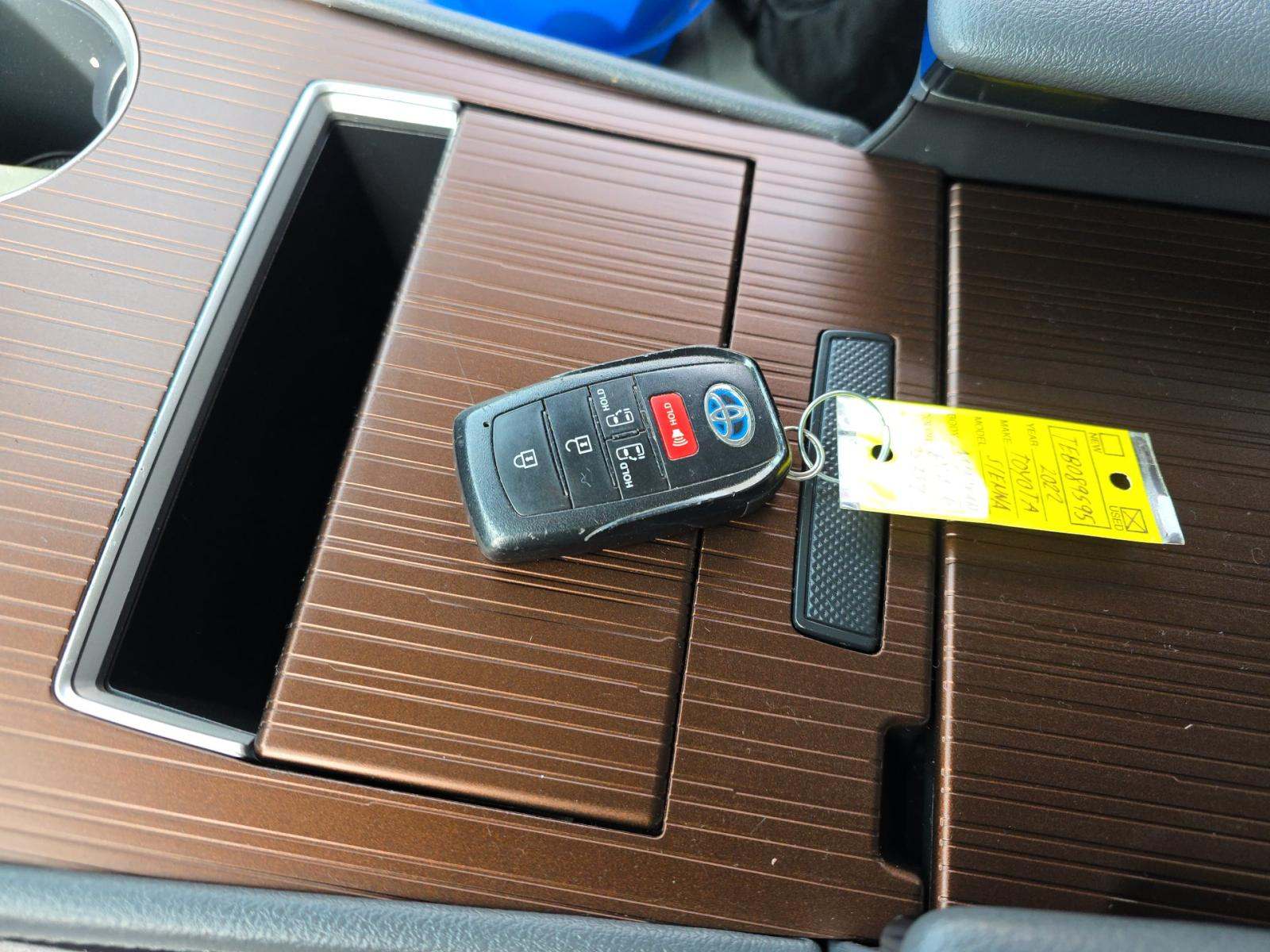 2022 Toyota Sienna LE FWD