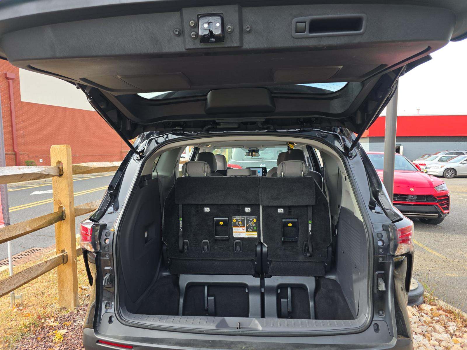 2022 Toyota Sienna LE FWD