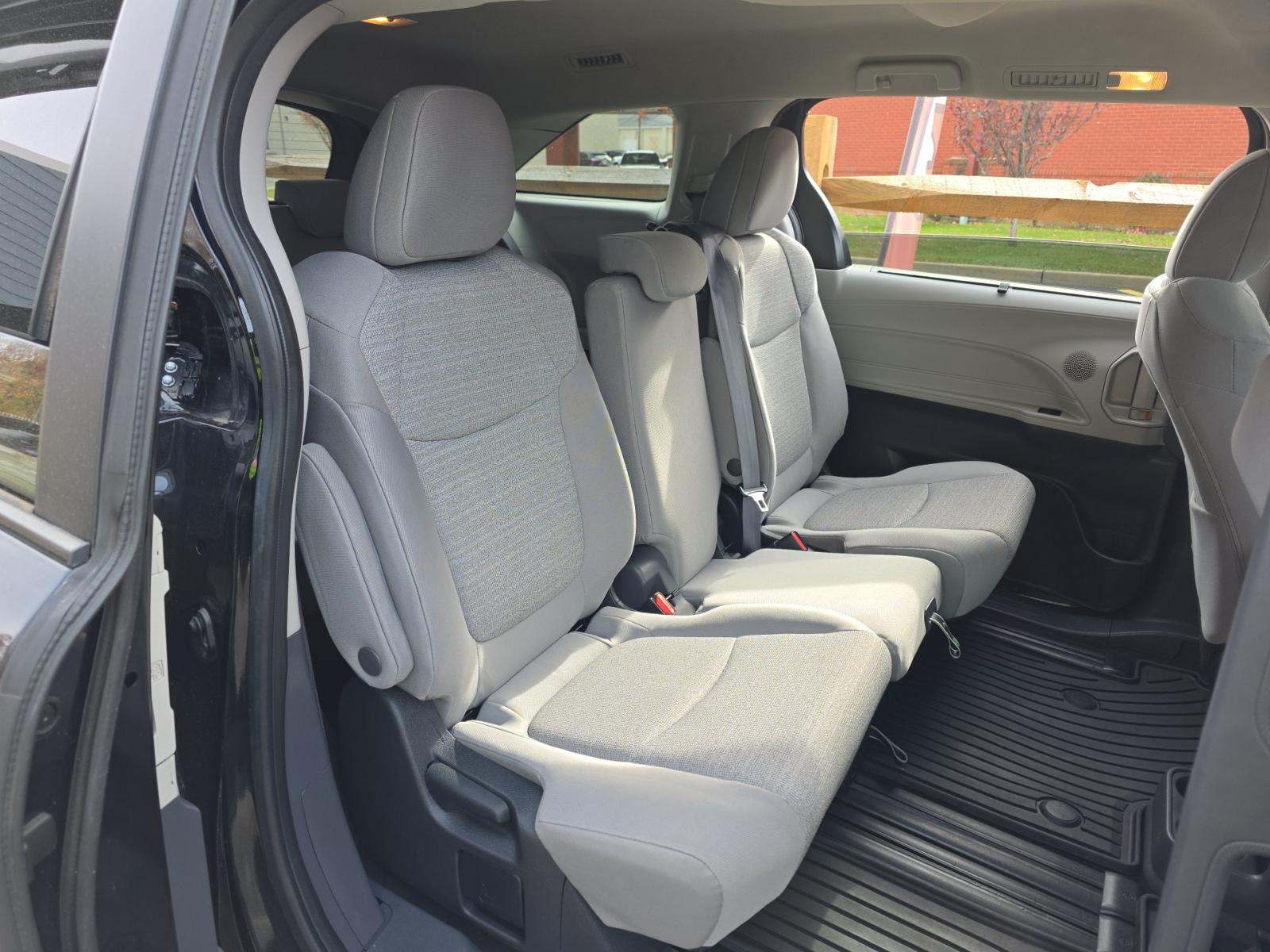 2022 Toyota Sienna LE FWD