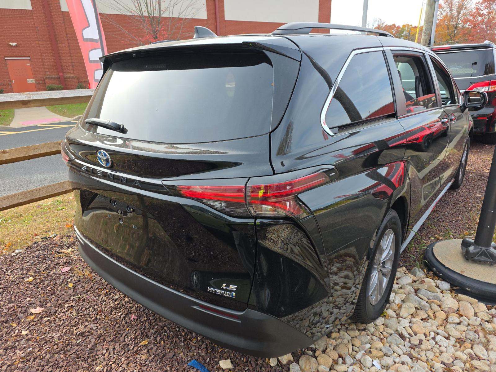 2022 Toyota Sienna LE FWD