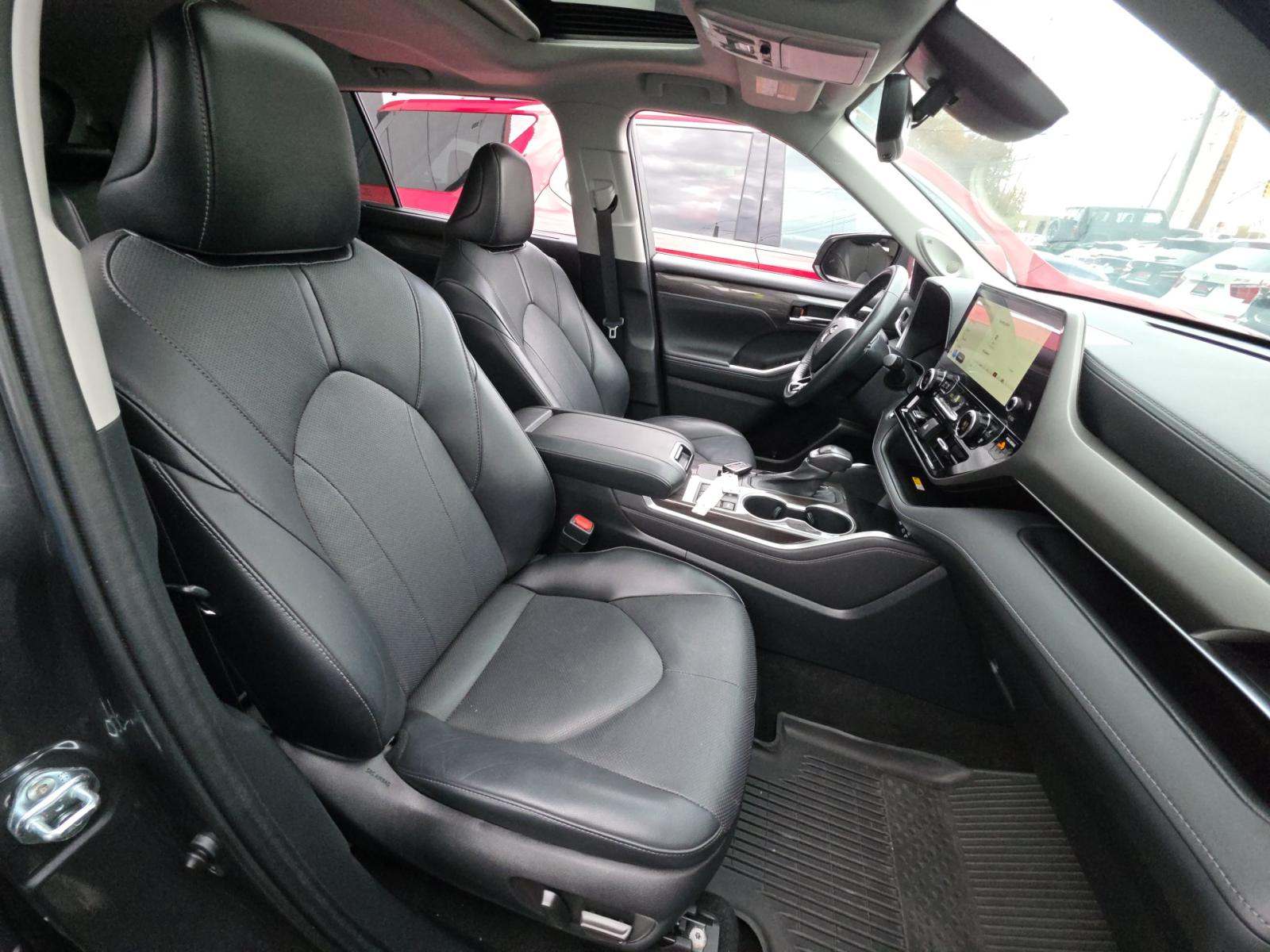 2023 Toyota Highlander Hybrid Limited AWD