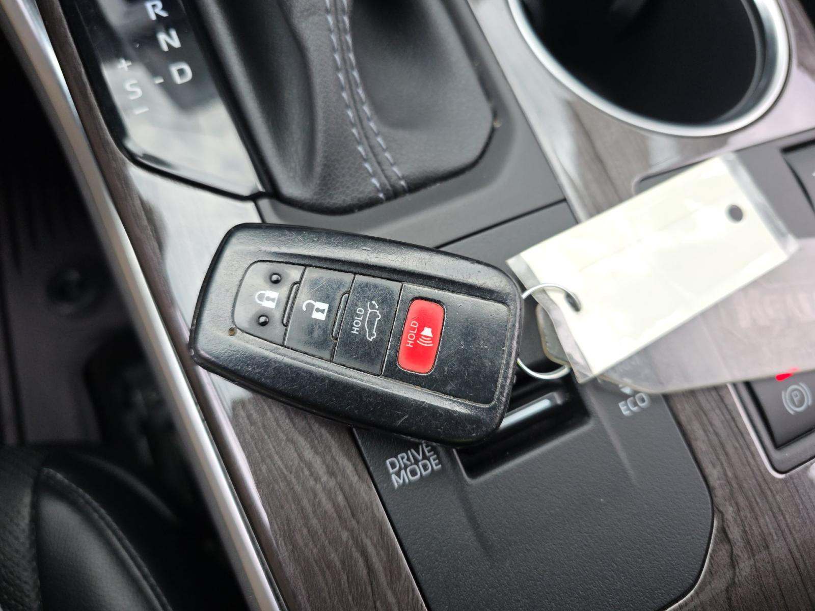 2023 Toyota Highlander Hybrid Limited AWD