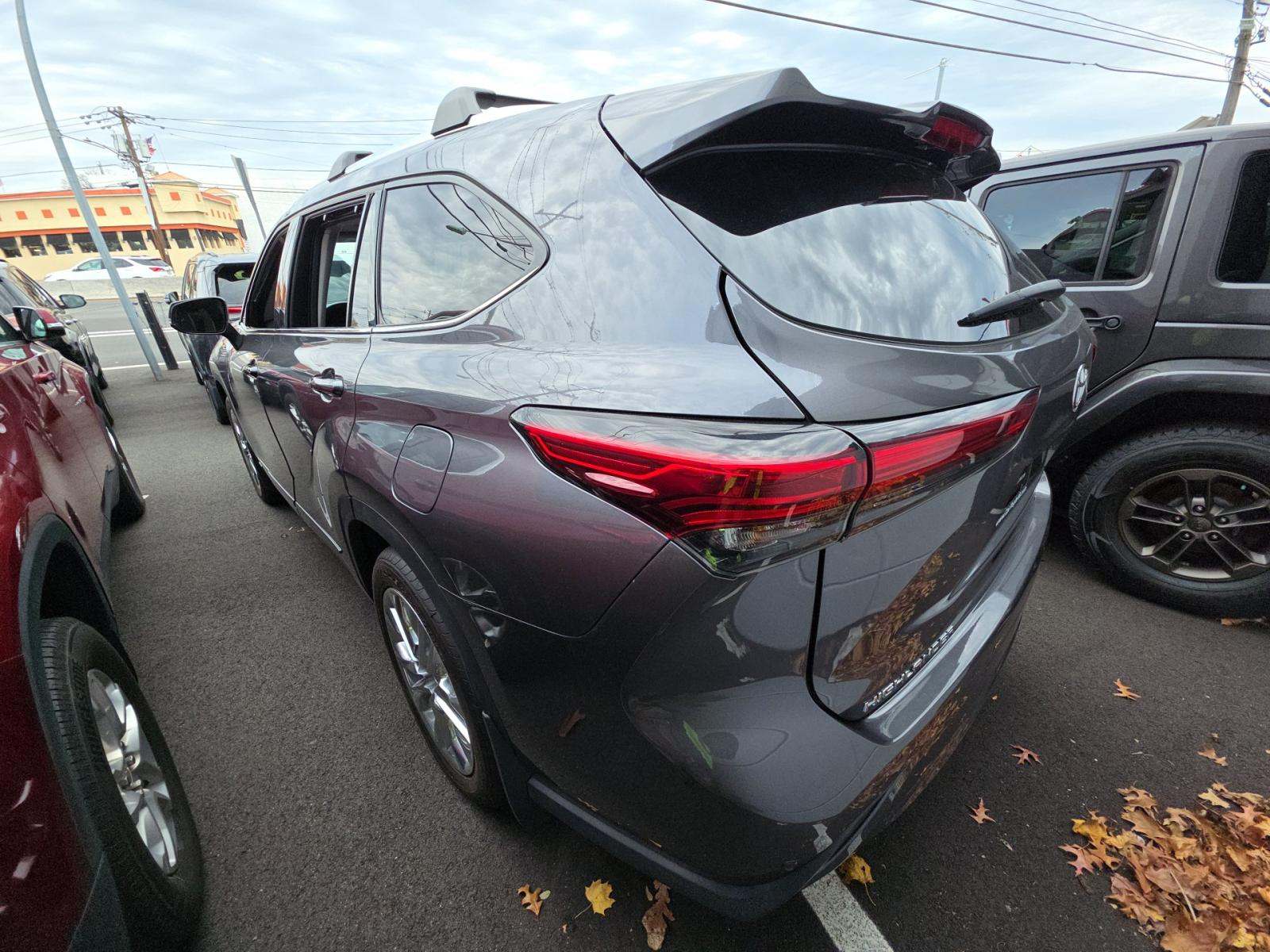 2023 Toyota Highlander Hybrid Limited AWD
