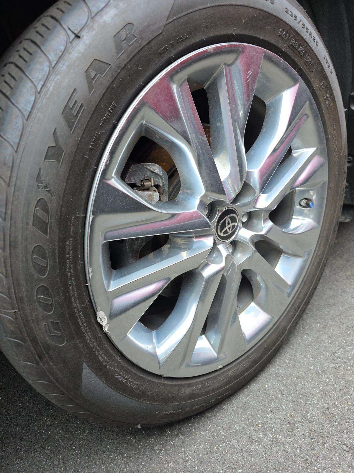 2023 Toyota Highlander Hybrid Limited AWD