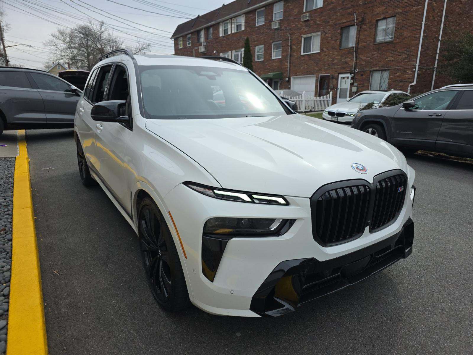 2023 BMW X7 M60i AWD