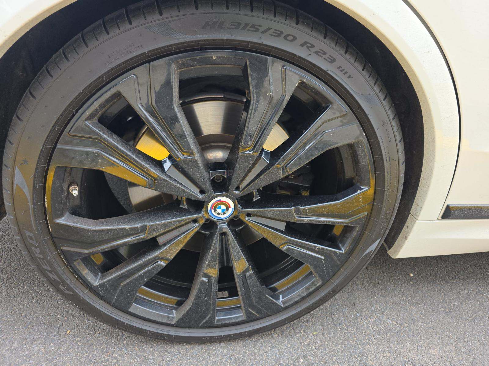 2023 BMW X7 M60i AWD