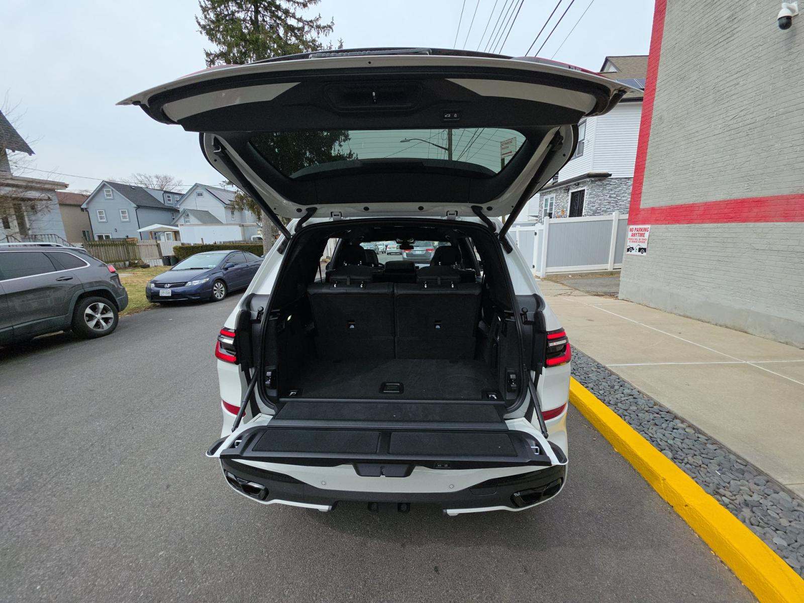 2023 BMW X7 M60i AWD