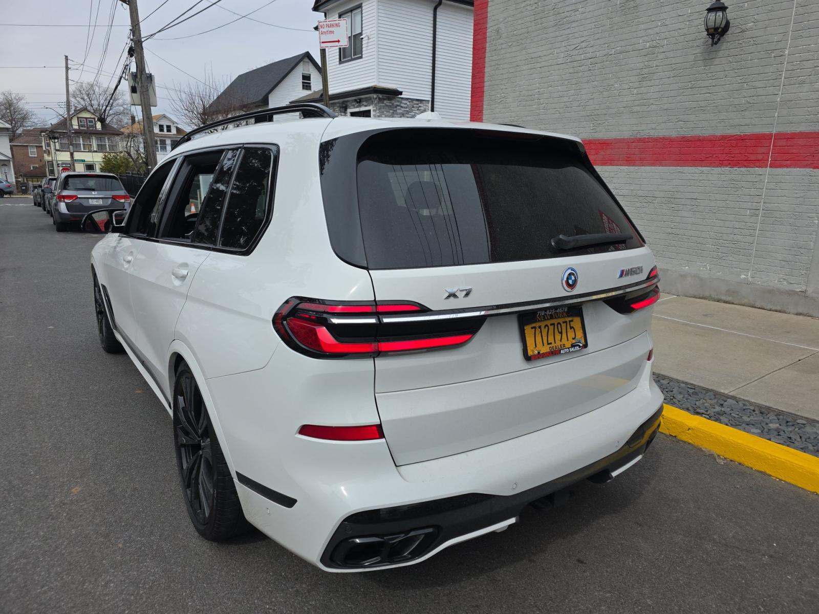 2023 BMW X7 M60i AWD