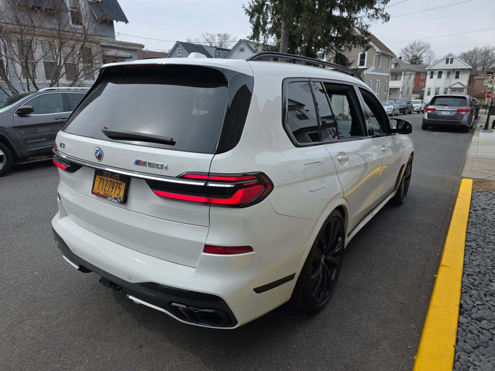 2023 BMW X7 M60i AWD