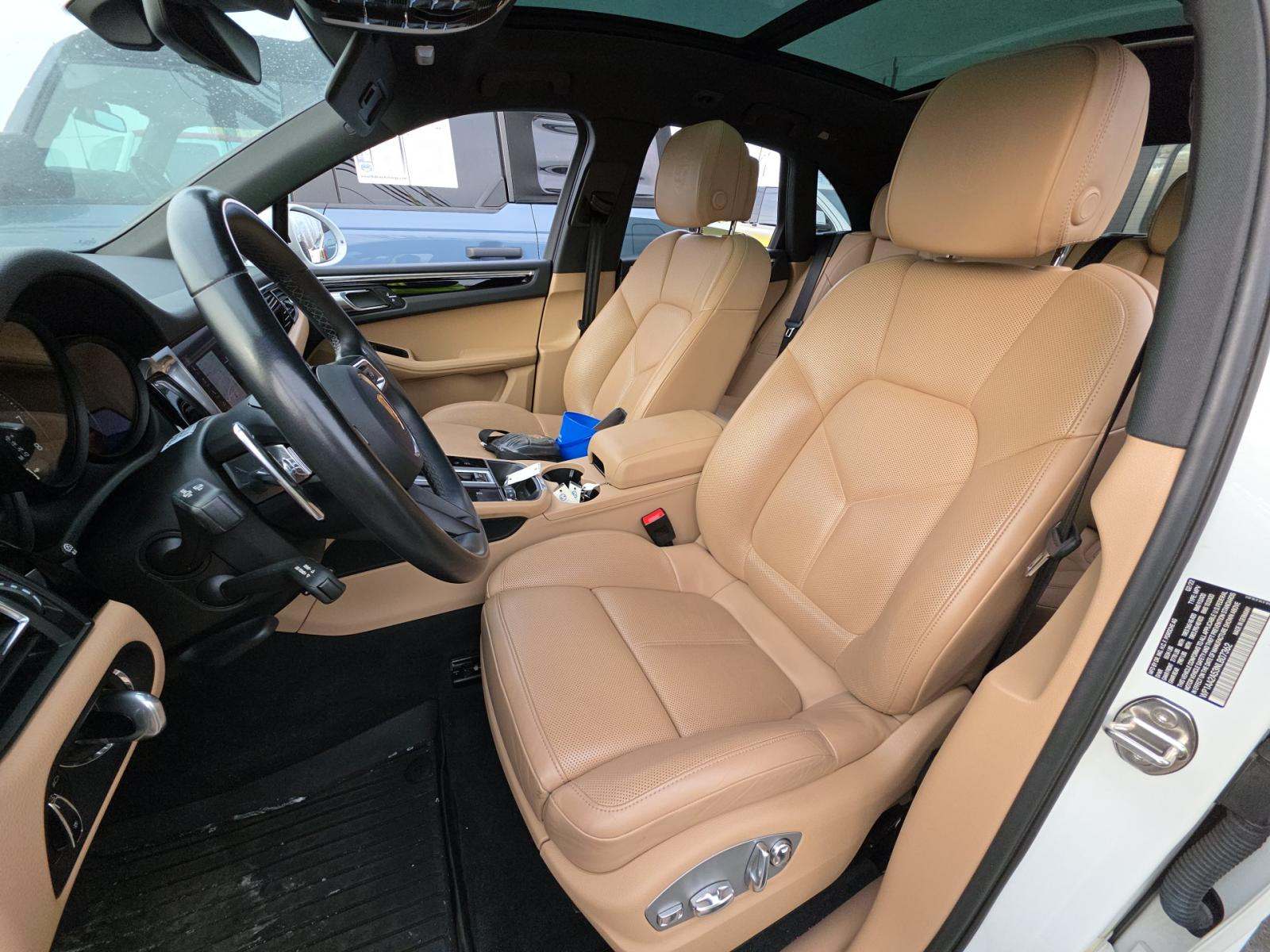 2022 Porsche Macan Base AWD