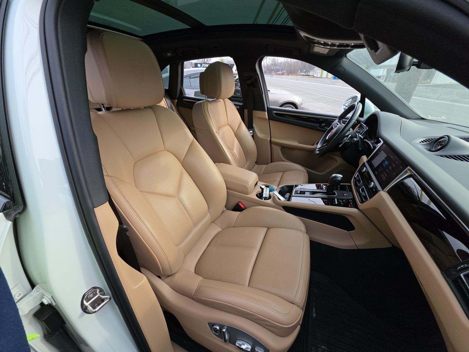 2022 Porsche Macan Base AWD