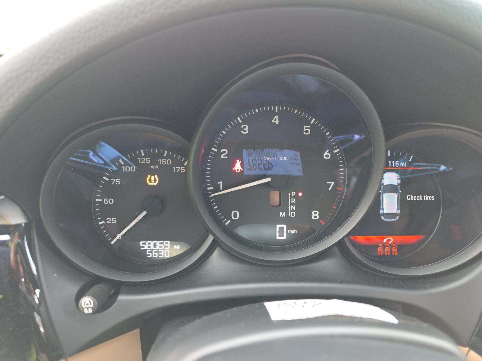 2022 Porsche Macan Base AWD