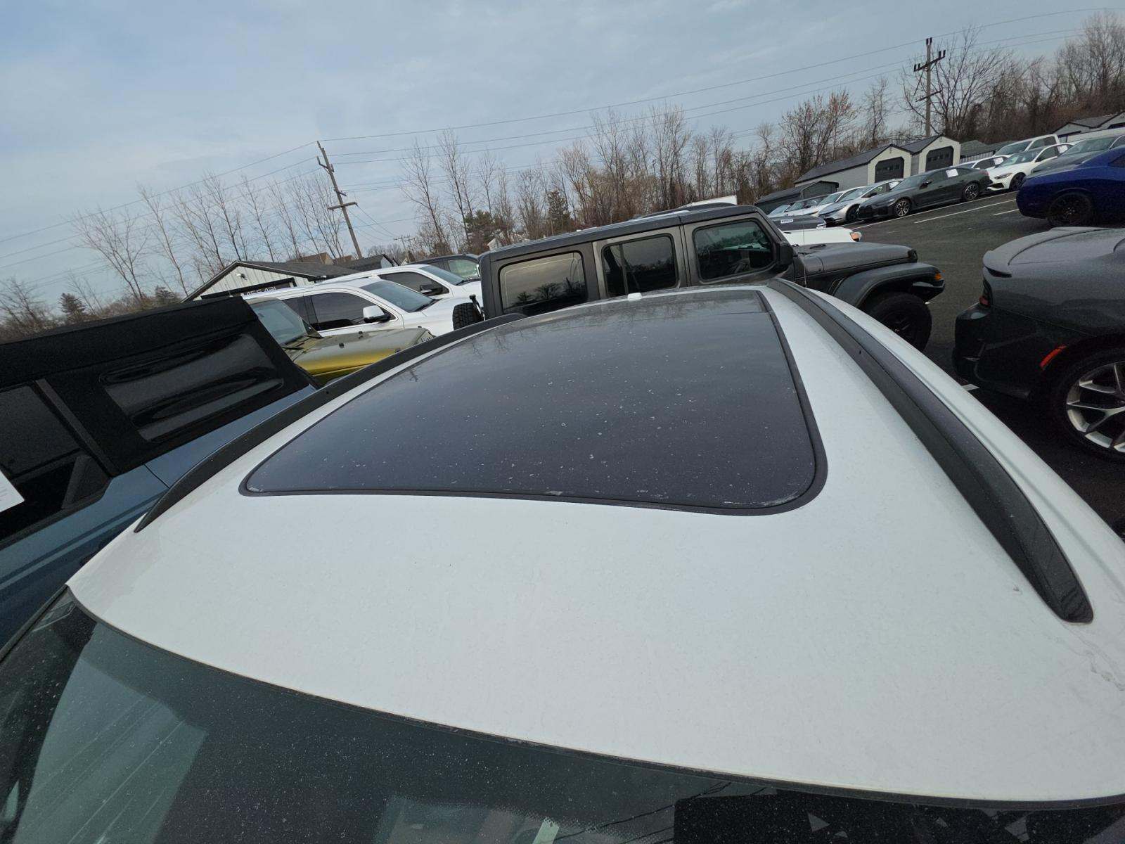 2022 Porsche Macan Base AWD