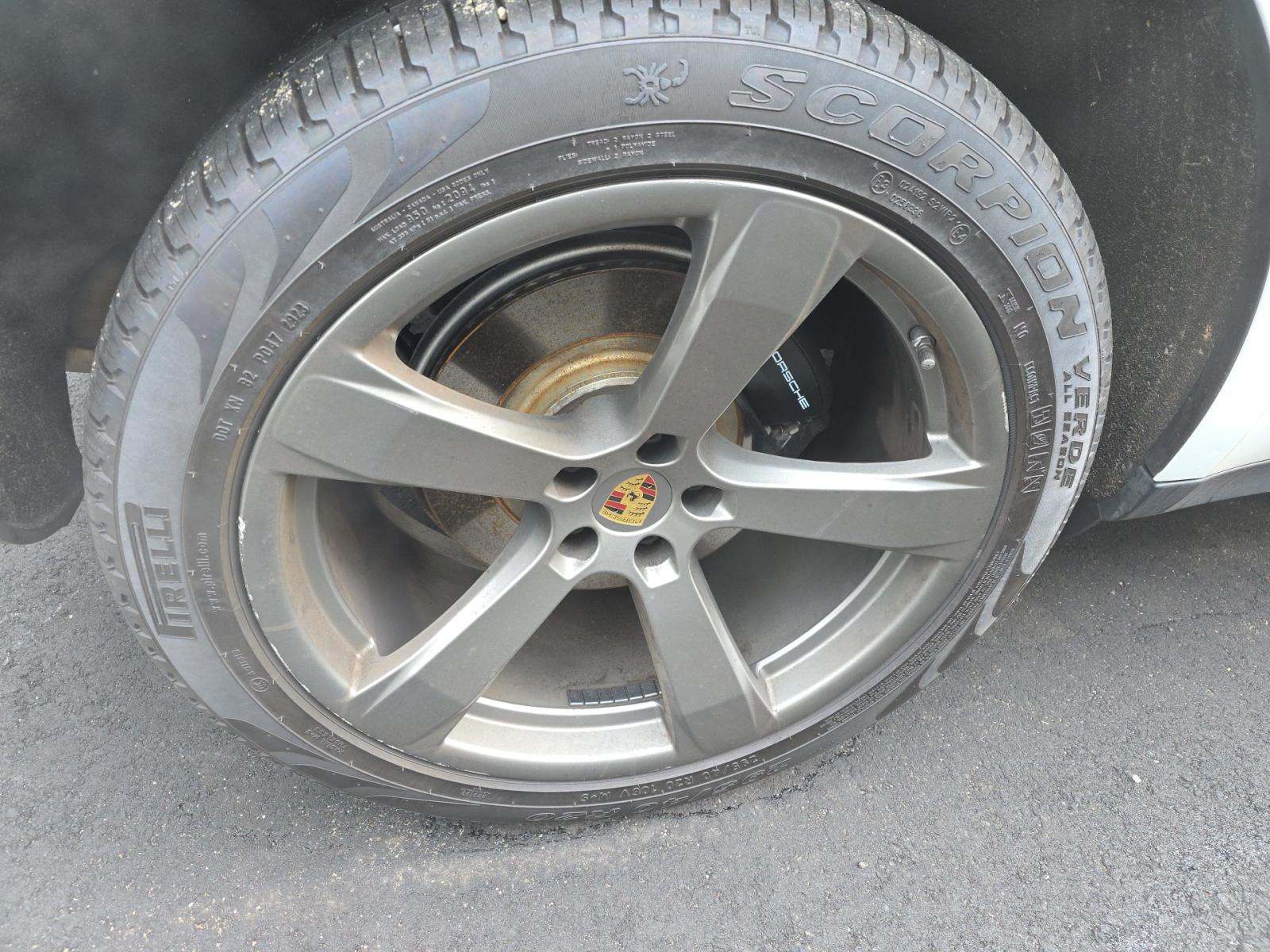 2022 Porsche Macan Base AWD