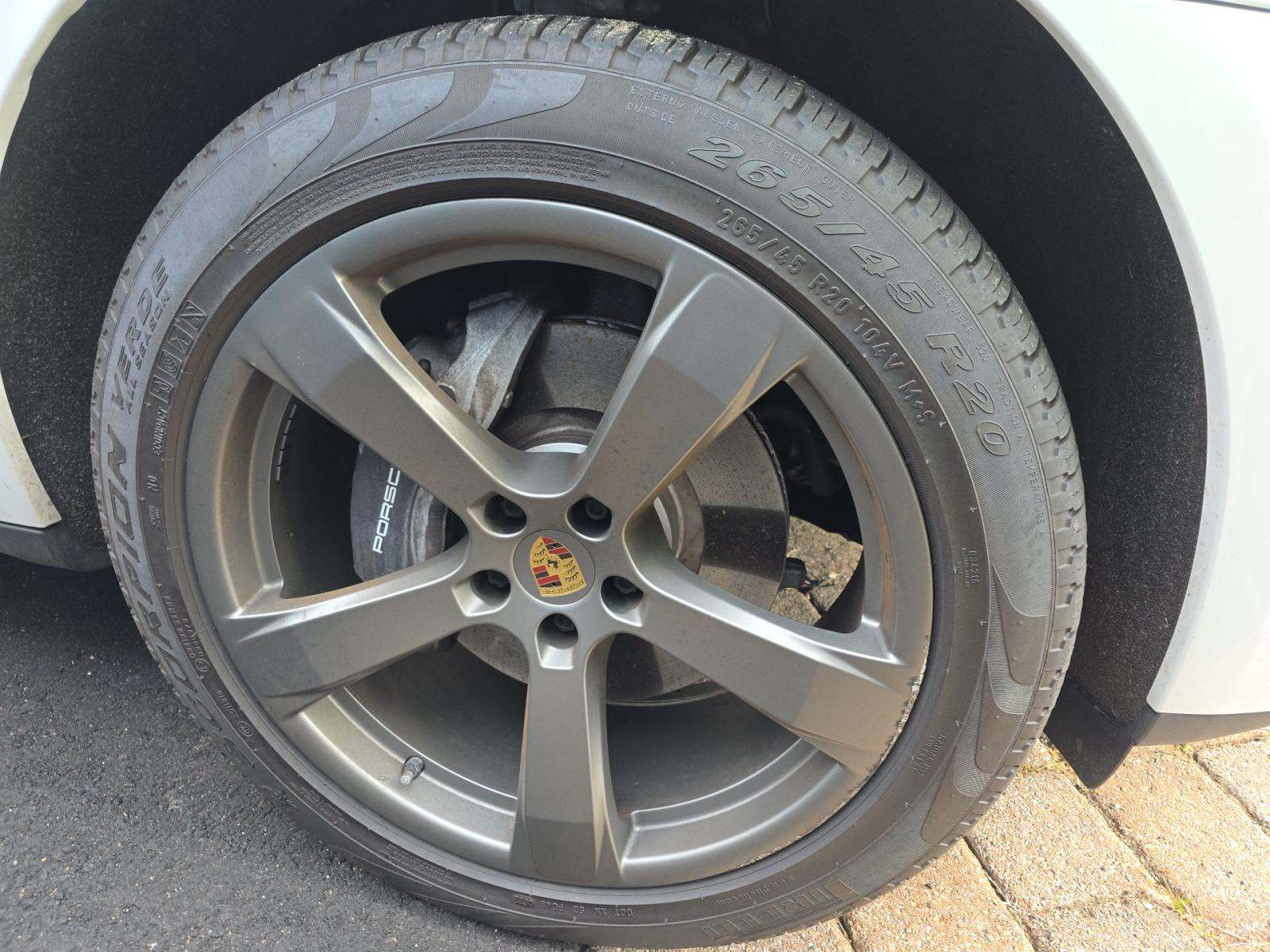 2022 Porsche Macan Base AWD