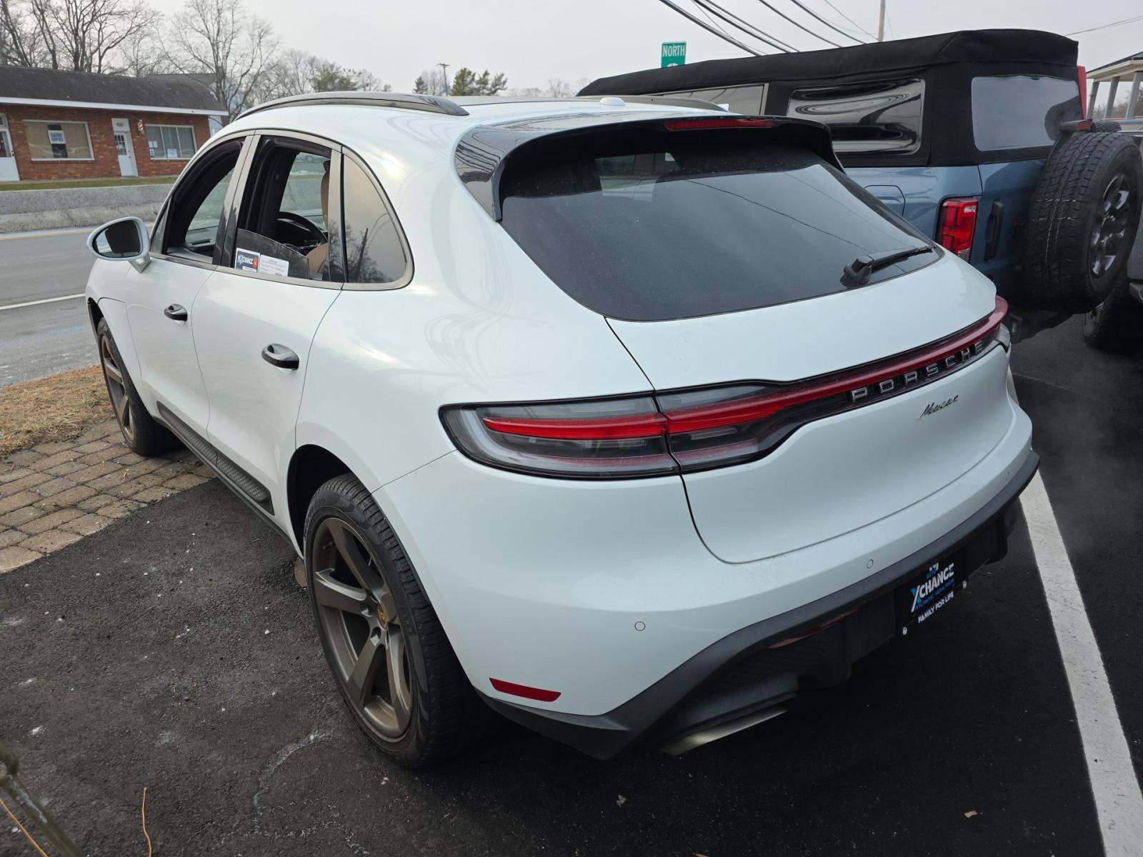 2022 Porsche Macan Base AWD