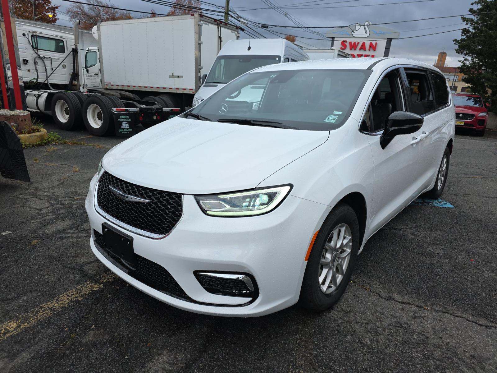 2025 Chrysler Pacifica Select FWD