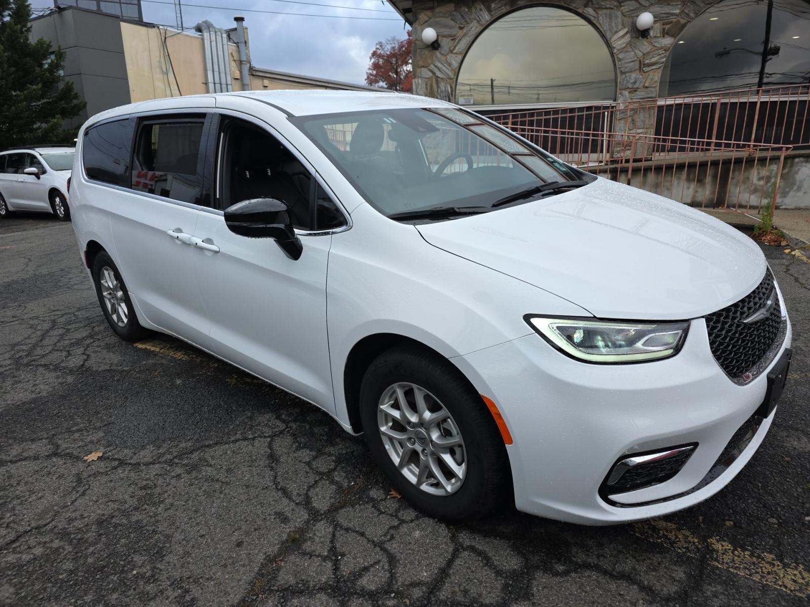 2025 Chrysler Pacifica Select FWD