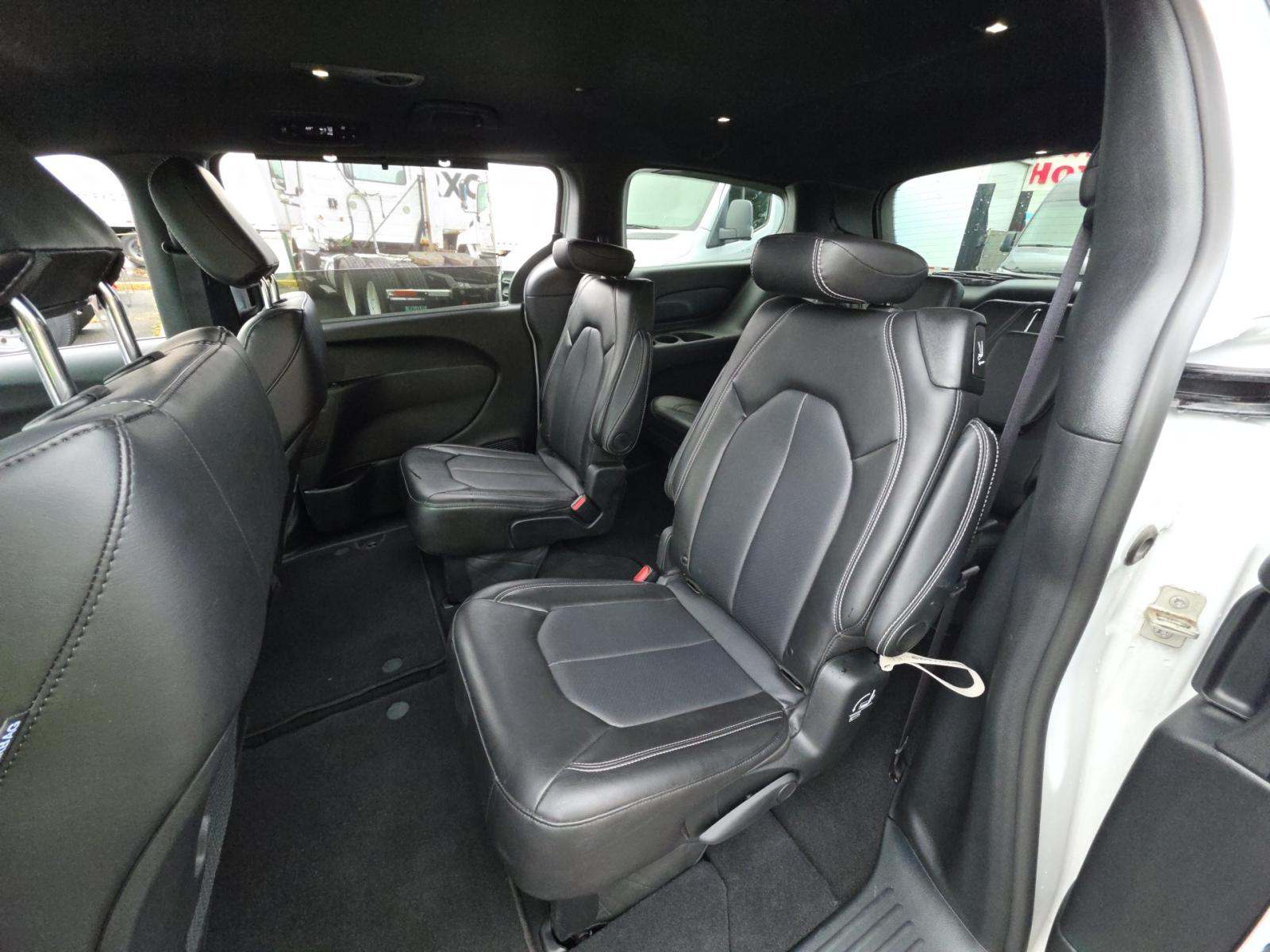 2025 Chrysler Pacifica Select FWD