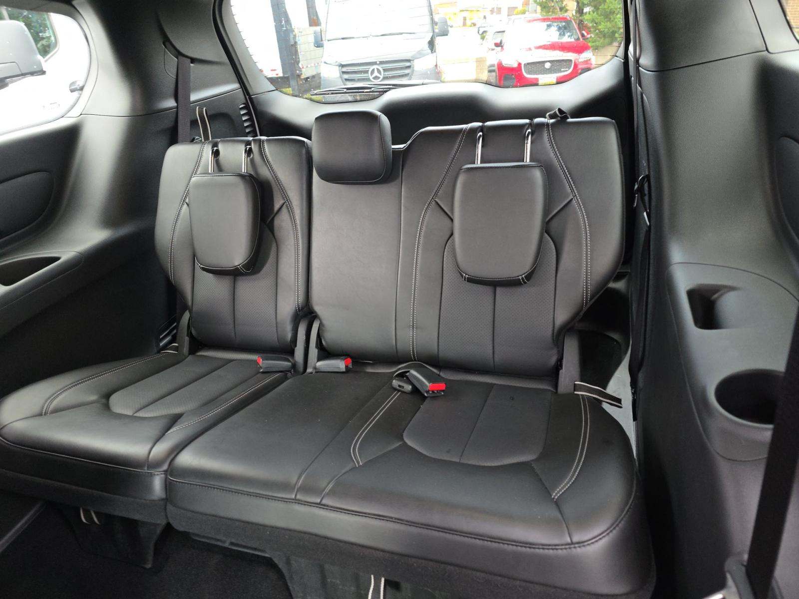 2025 Chrysler Pacifica Select FWD