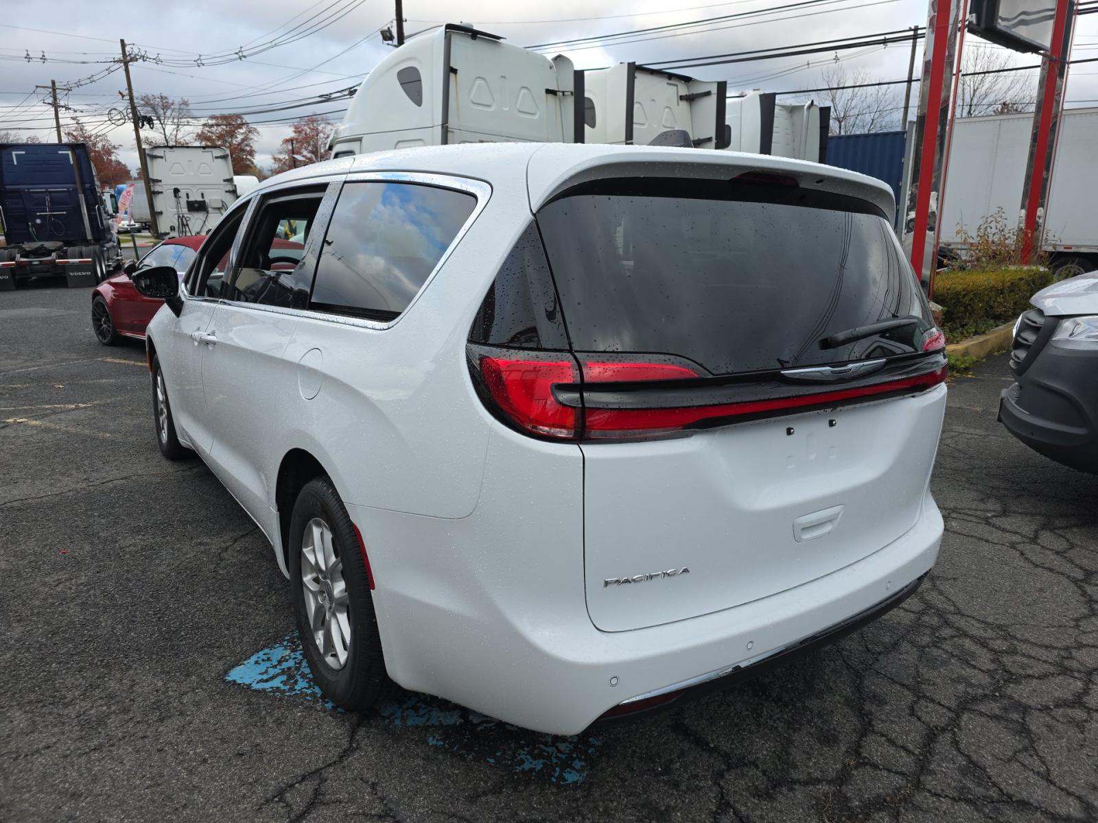 2025 Chrysler Pacifica Select FWD
