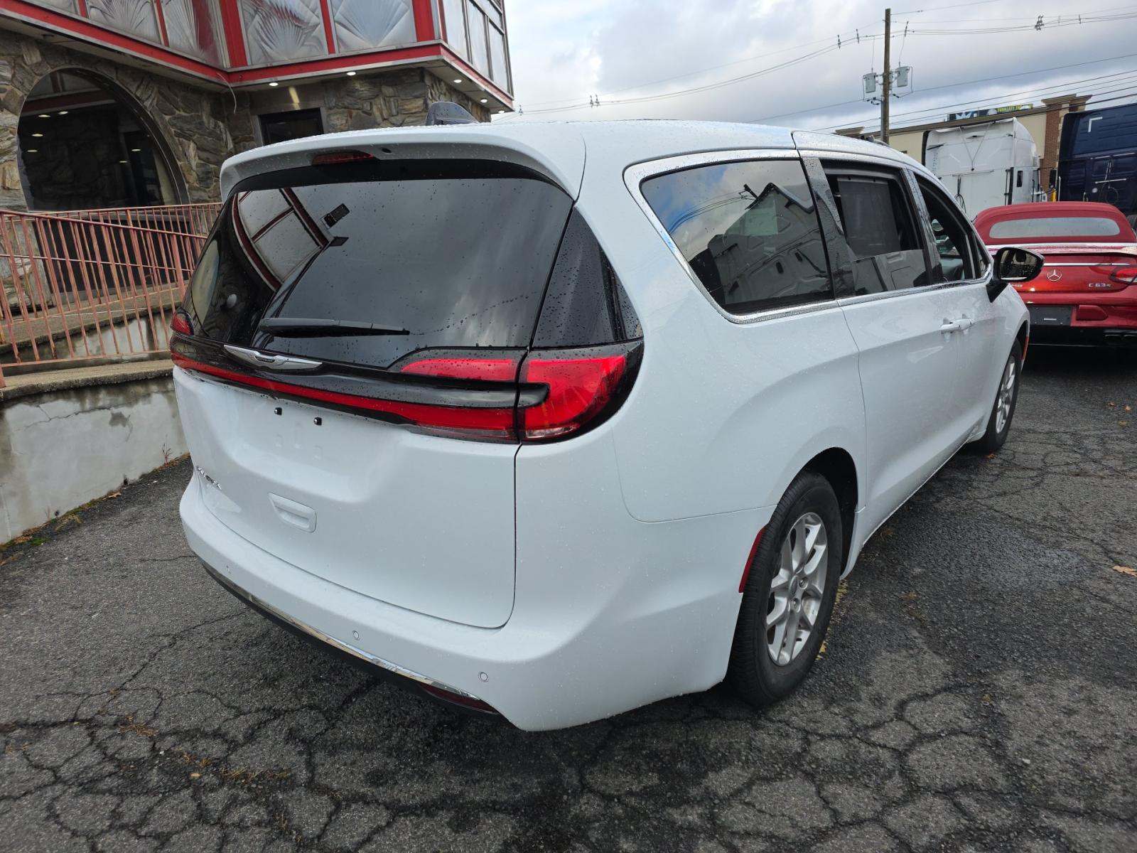 2025 Chrysler Pacifica Select FWD