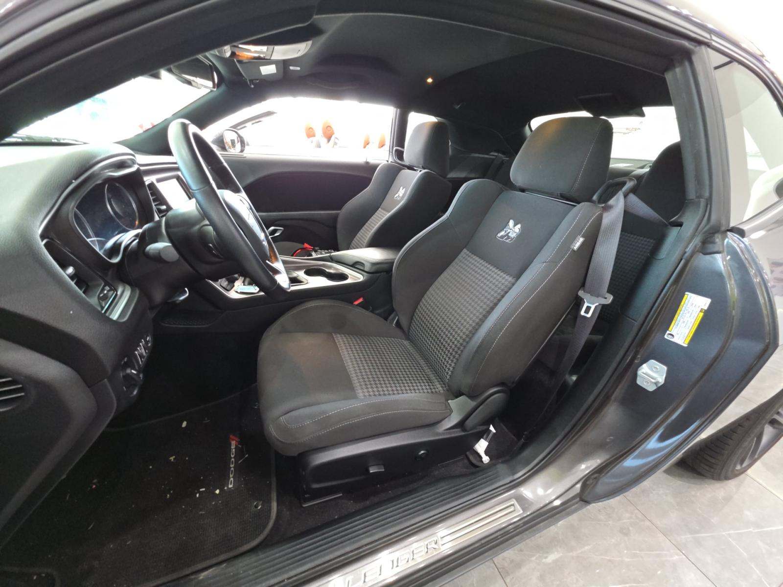 DODGE CHALLENGER - 6