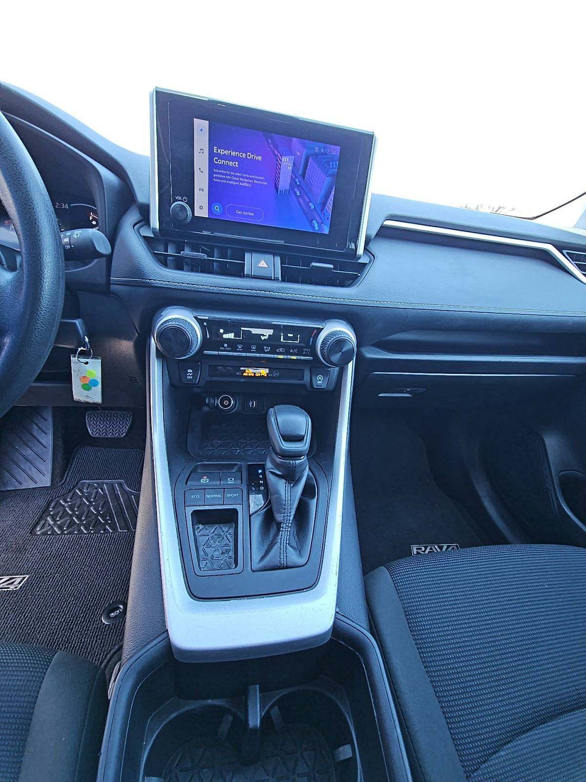 2024 Toyota RAV4 LE FWD