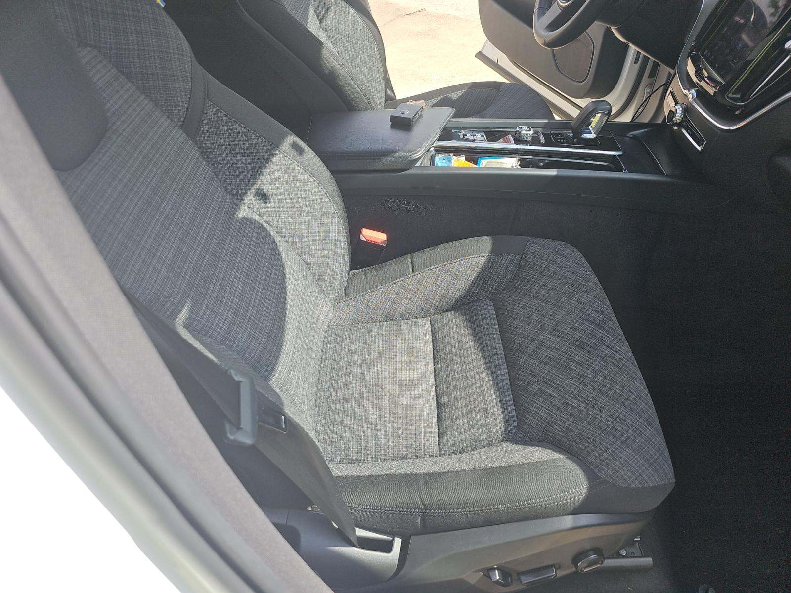 2023 Volvo XC60 B5 Core FWD