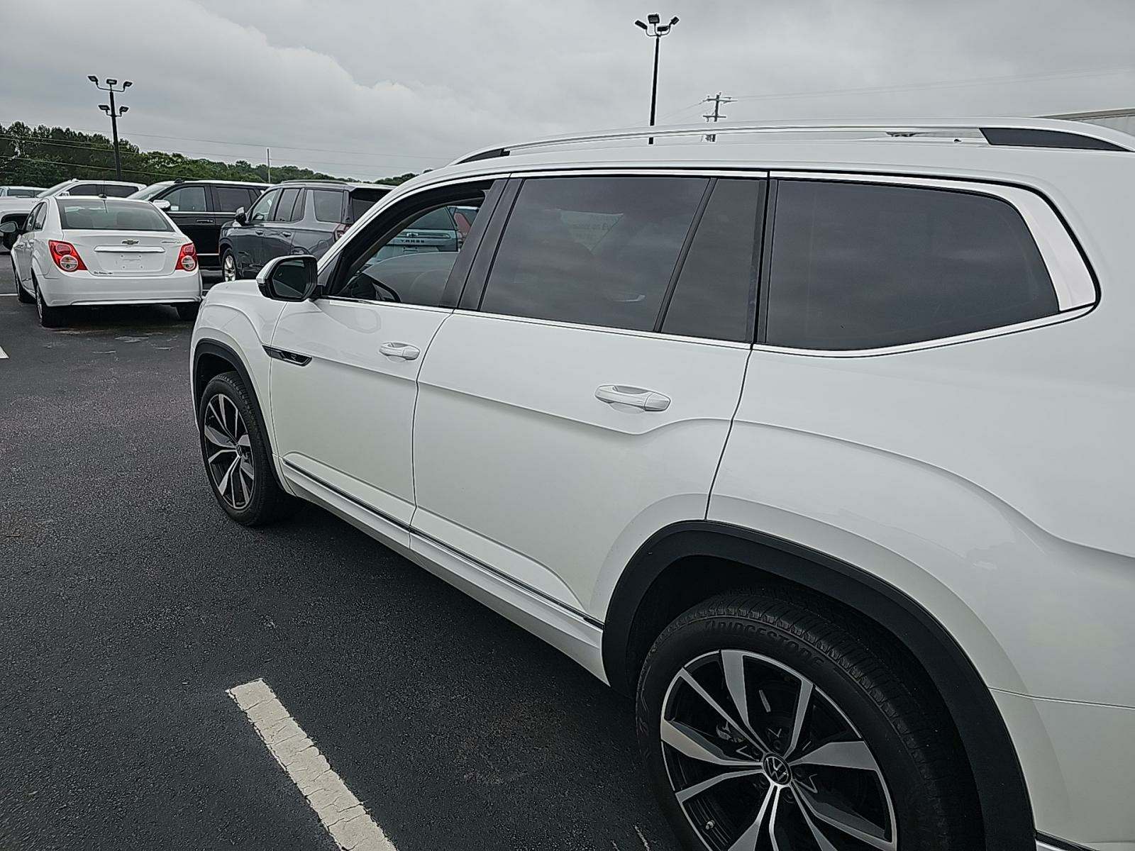 2024 Volkswagen Atlas 2.0T SEL Premium R-Line AWD