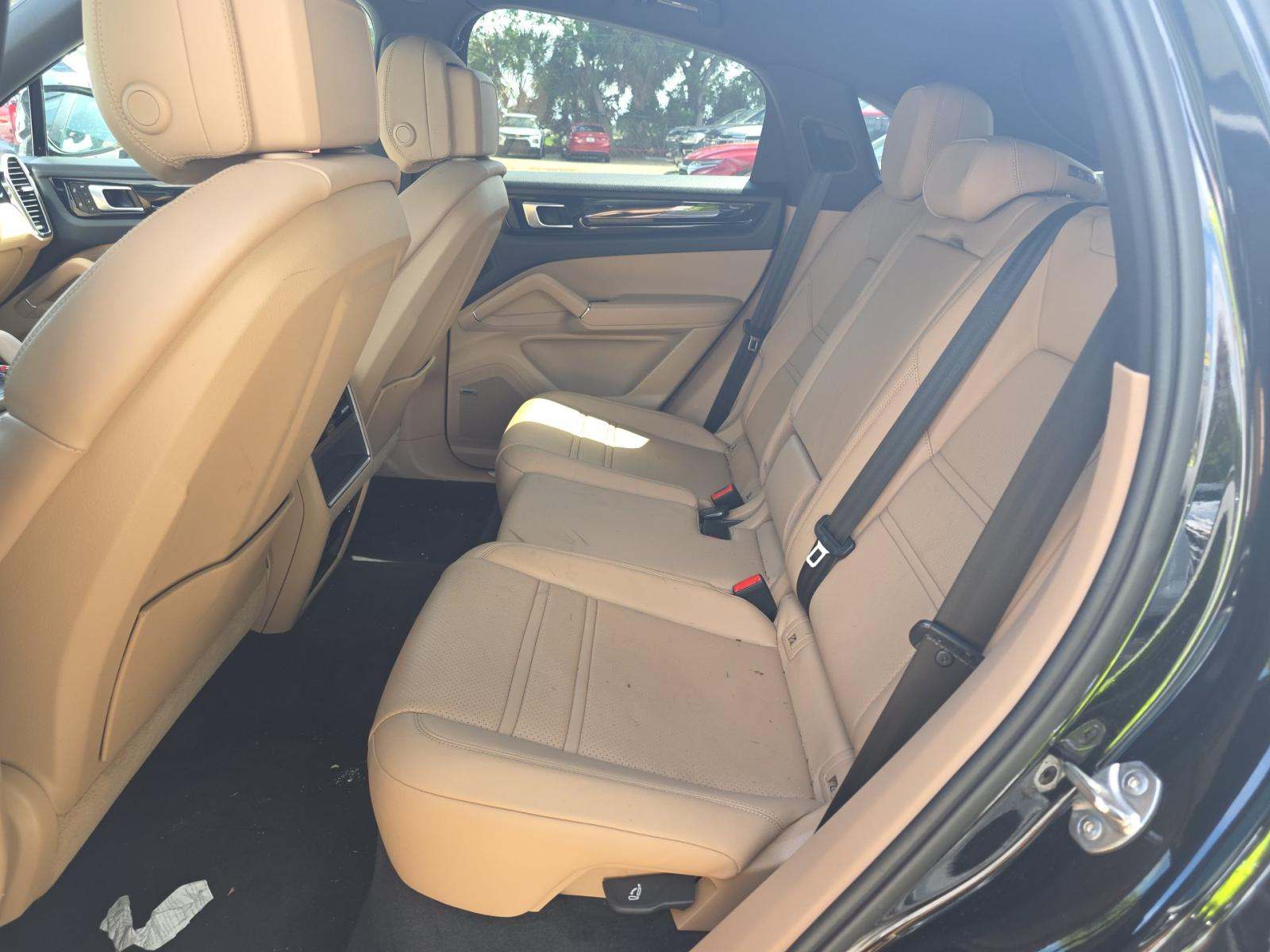 PORSCHE CAYENNE - 9