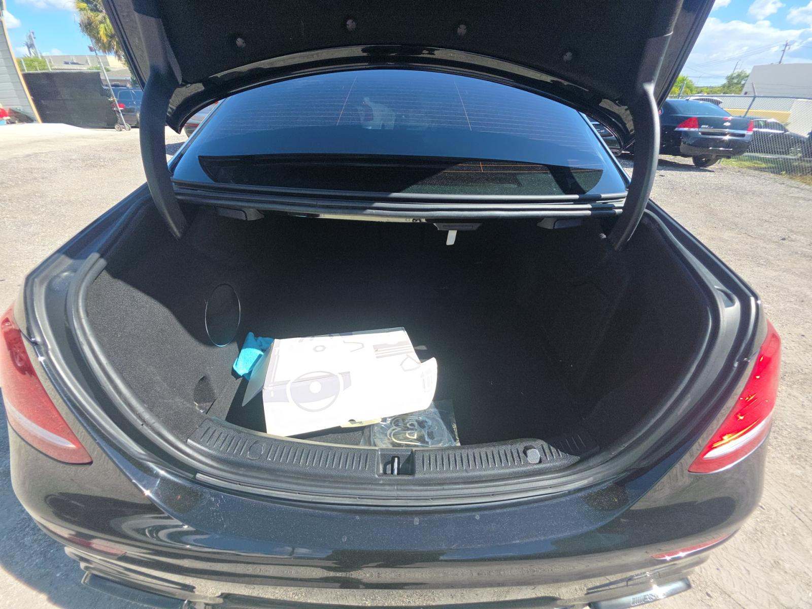 MERCEDES-BENZ E-CLASS - 10