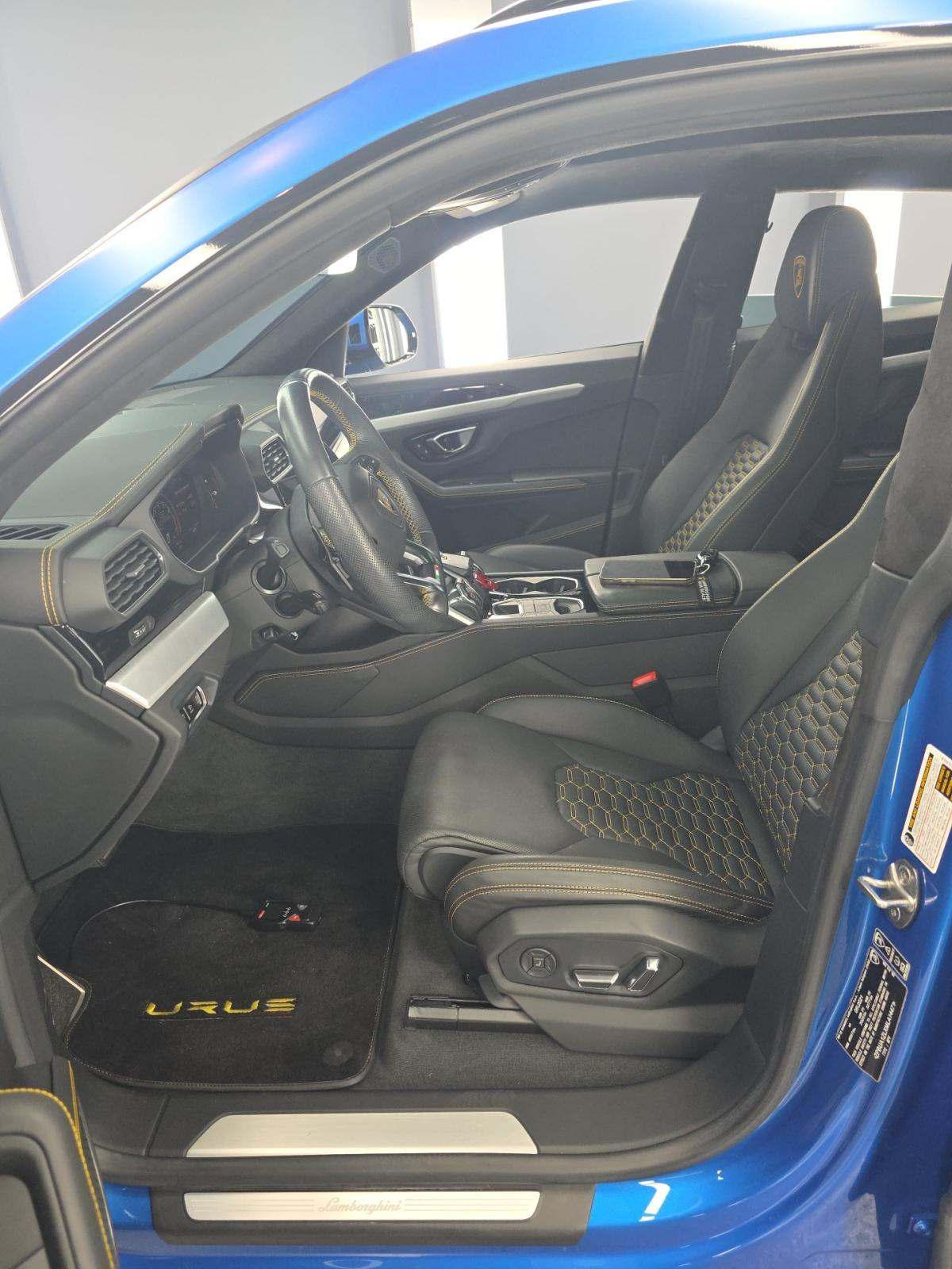 2021 Lamborghini Urus Base AWD