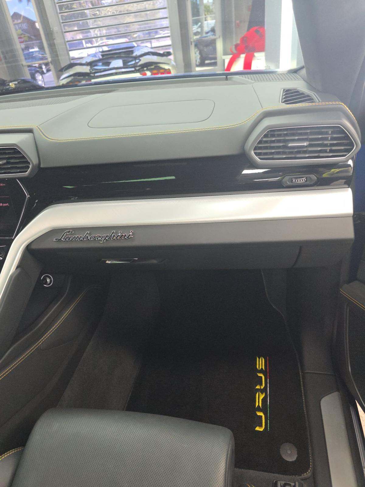 2021 Lamborghini Urus Base AWD