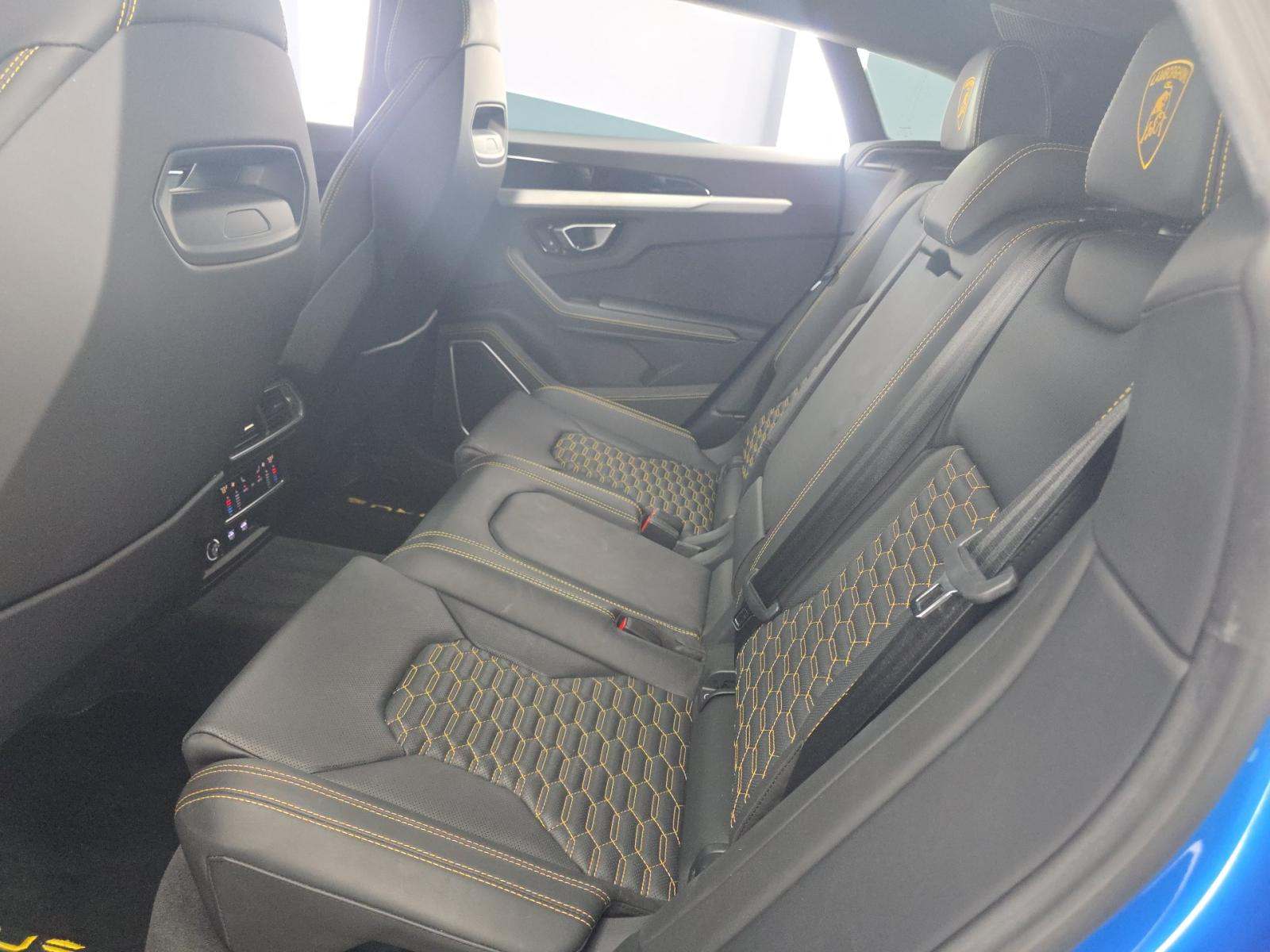 2021 Lamborghini Urus Base AWD