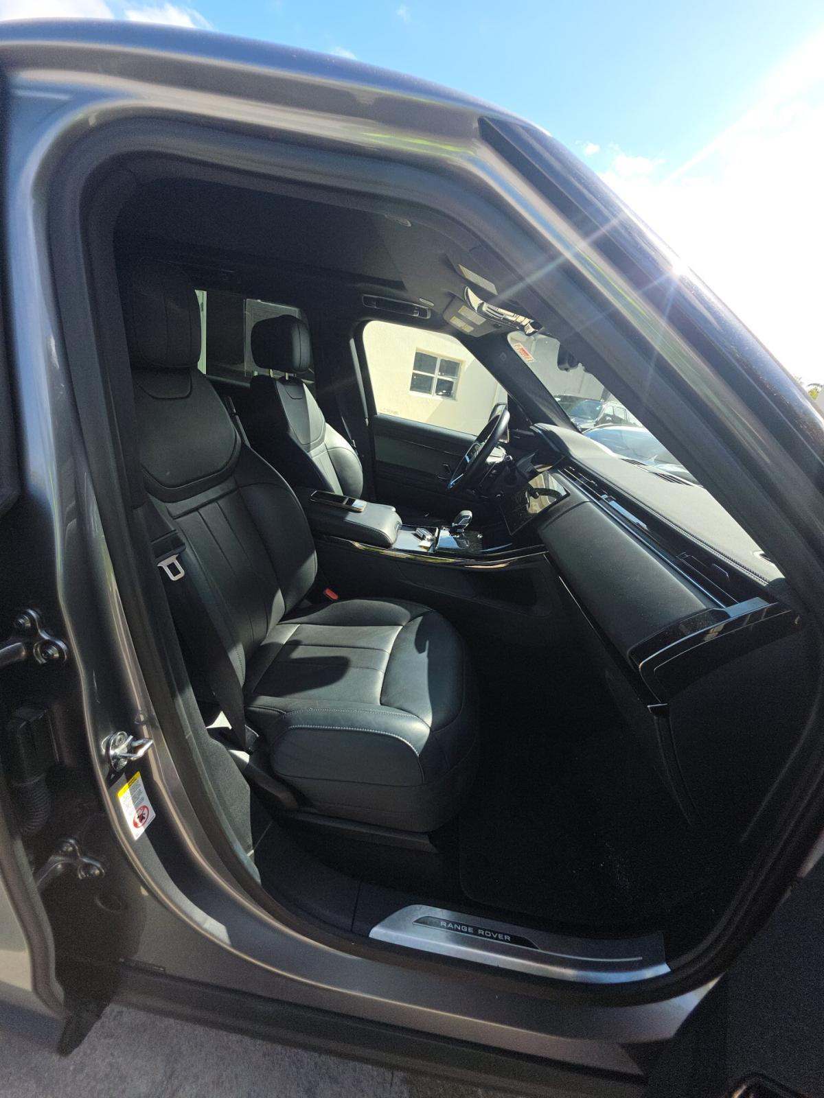 2025 Land Rover Range Rover Sport SE AWD