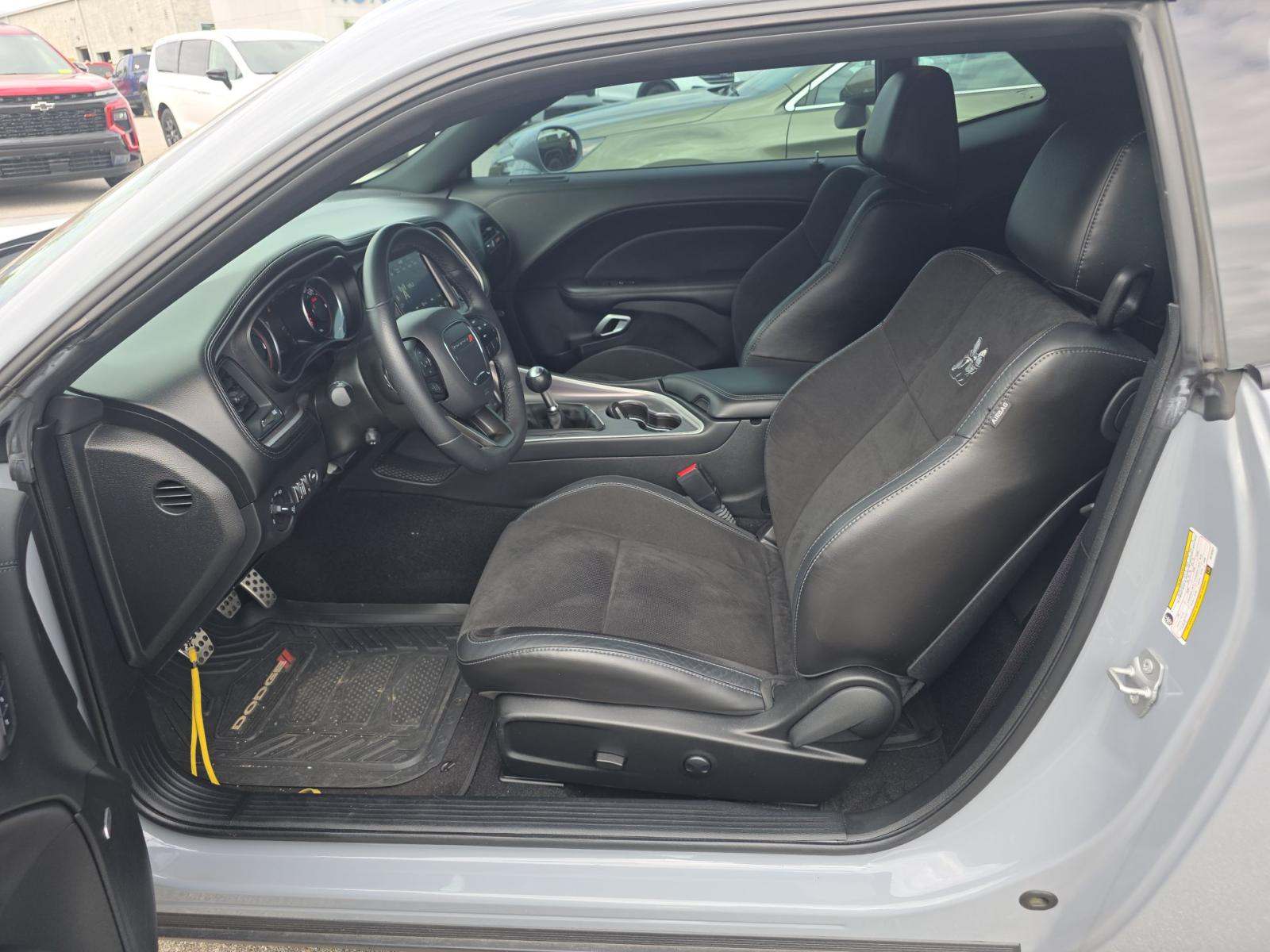 DODGE CHALLENGER - 6