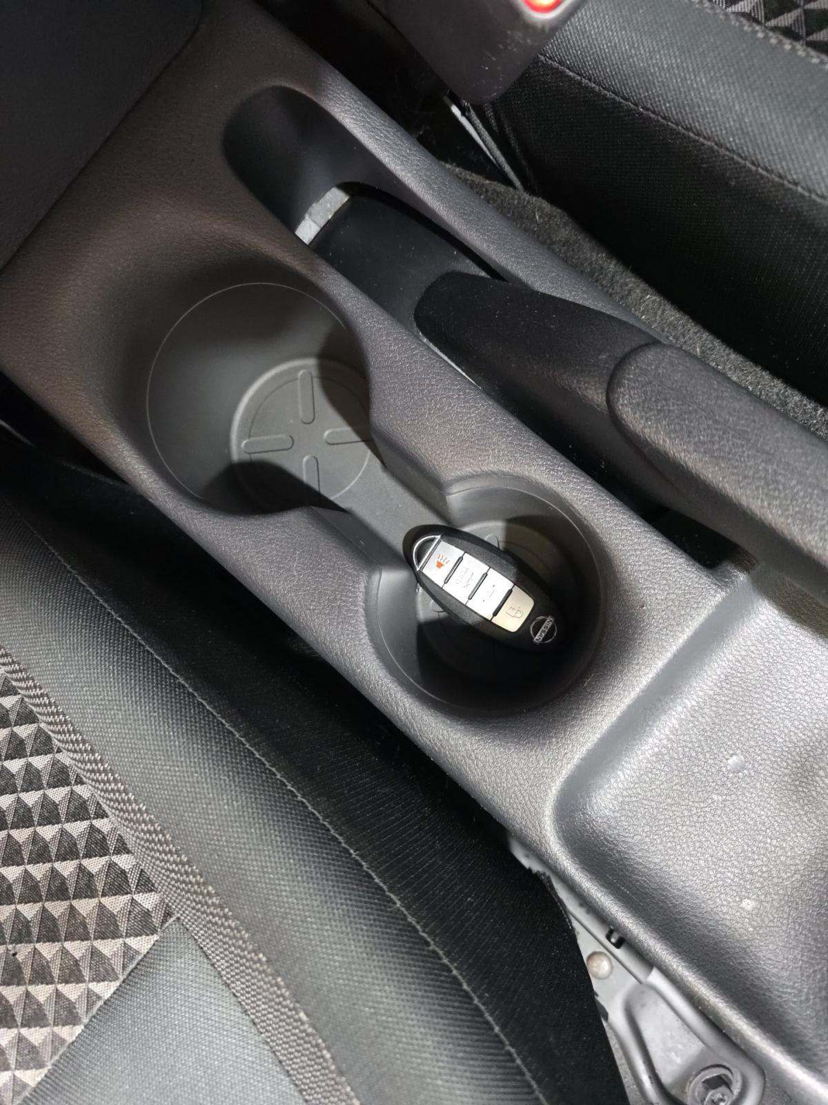 NISSAN VERSA - 8