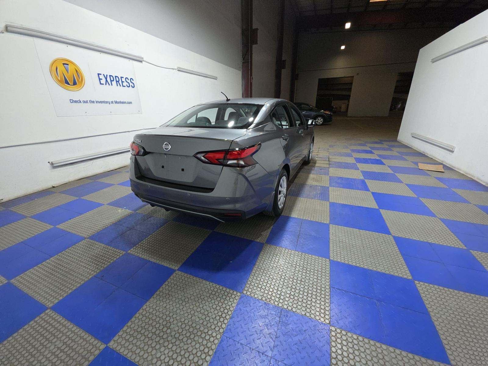NISSAN VERSA - 3