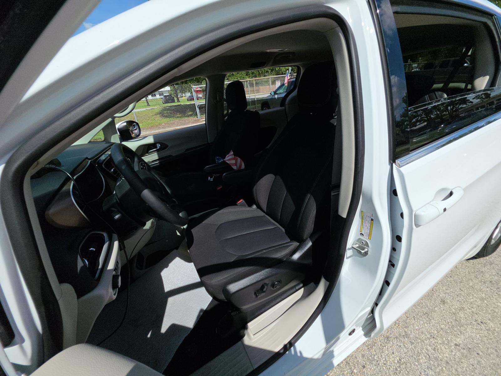 CHRYSLER VOYAGER - 6