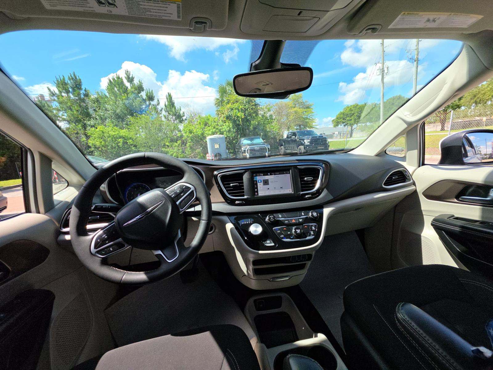 CHRYSLER VOYAGER - 10