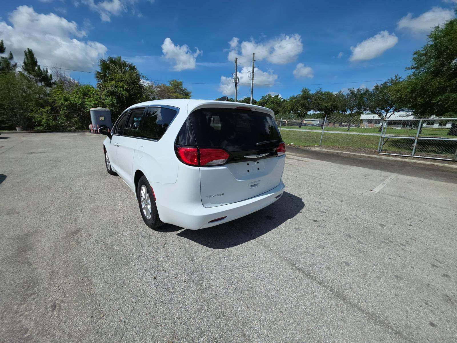 CHRYSLER VOYAGER - 2