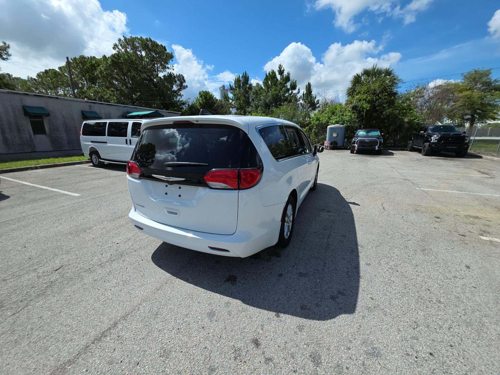 CHRYSLER VOYAGER - 3
