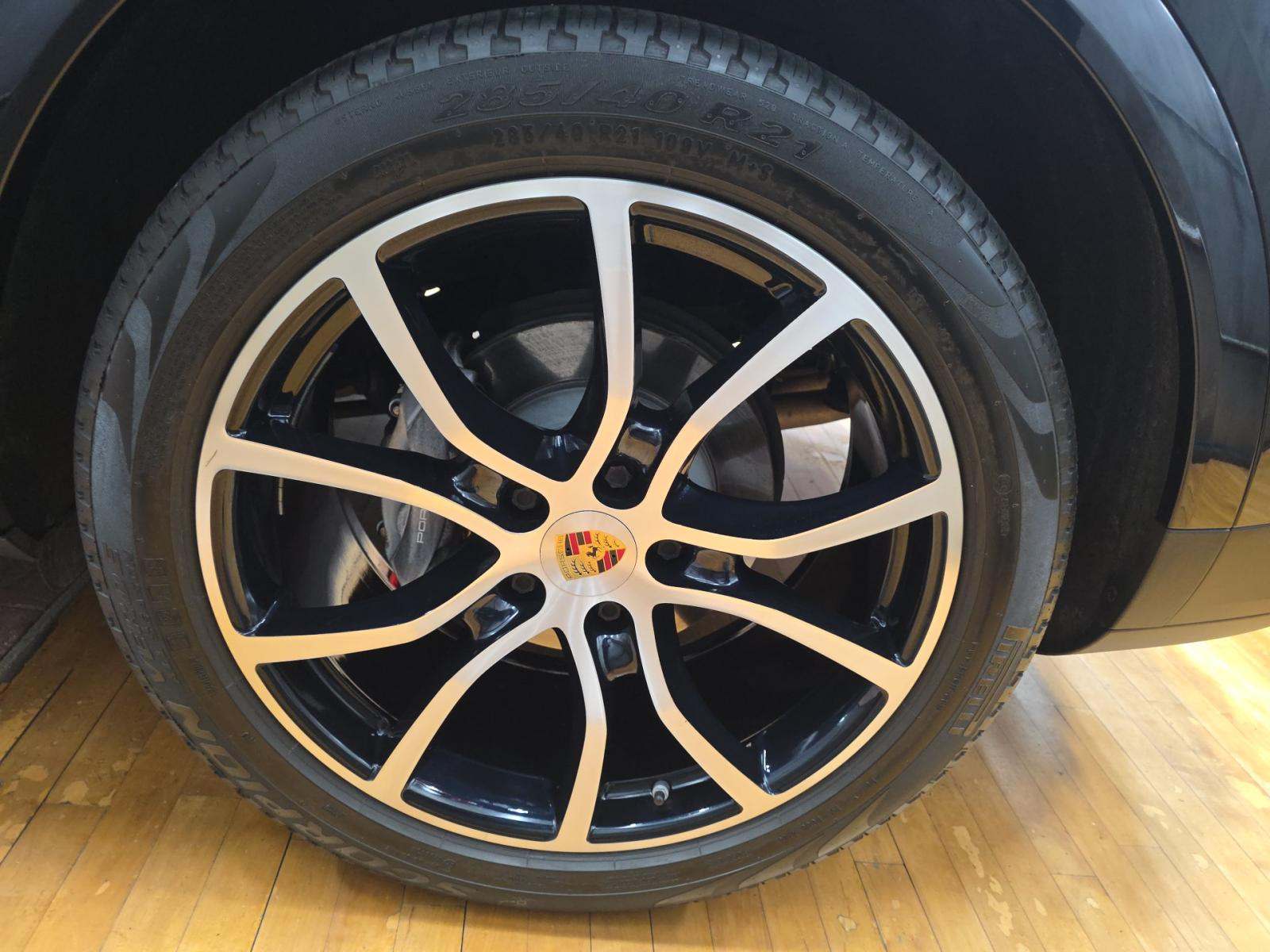 2023 Porsche Cayenne Platinum Edition AWD