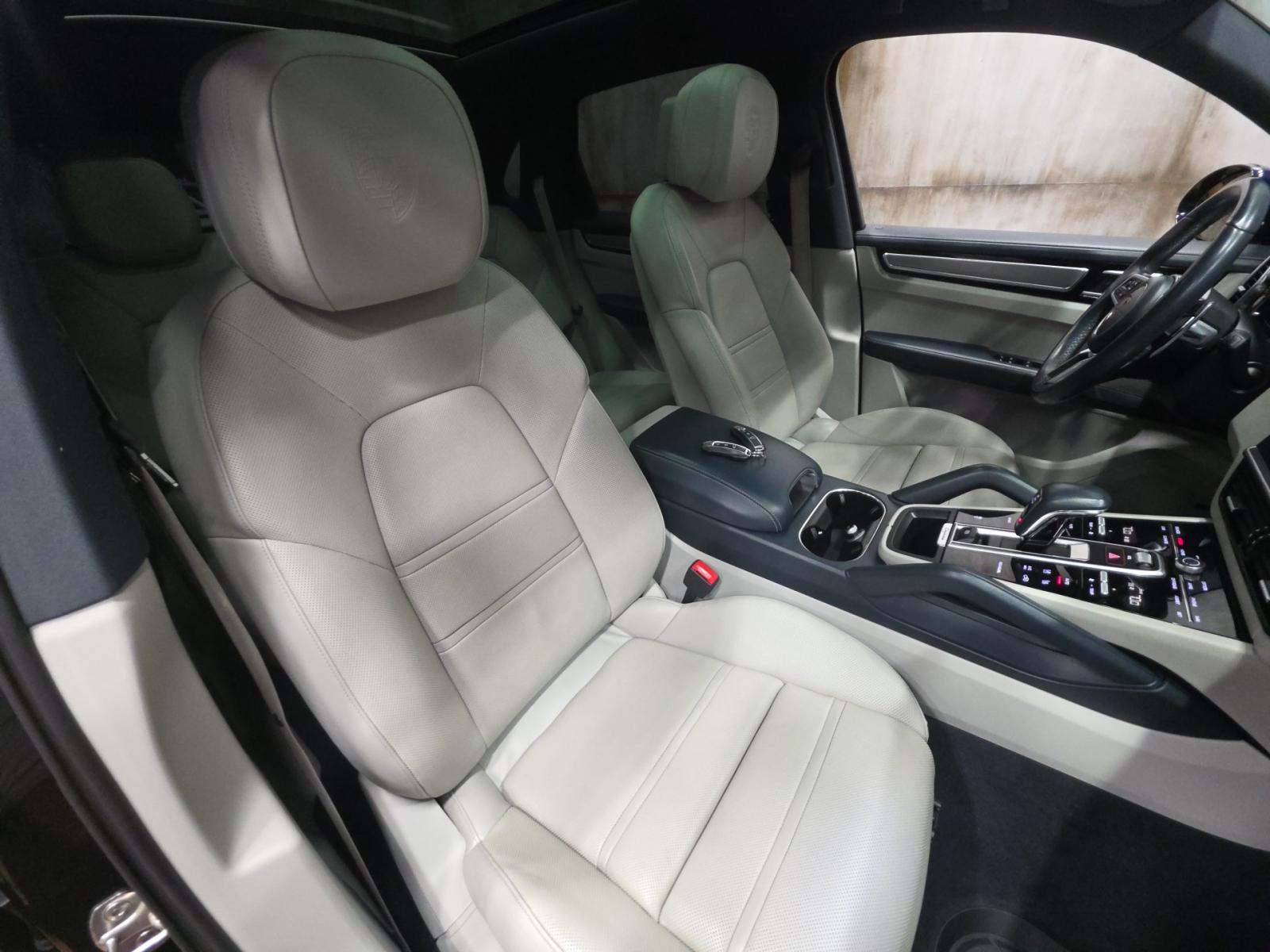 2023 Porsche Cayenne Platinum Edition AWD