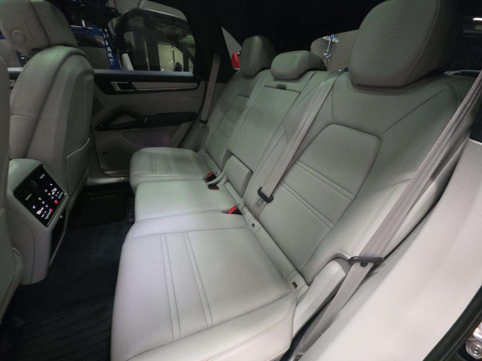 2023 Porsche Cayenne Platinum Edition AWD